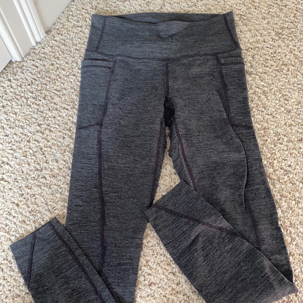 Athlete cropped gray leggings